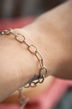 Load image into Gallery viewer, Oblong Chain Bracelet
