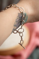 Load image into Gallery viewer, Oblong Chain Bracelet
